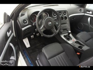 brera-facelift-interier-cerny-sport-paket.jpg