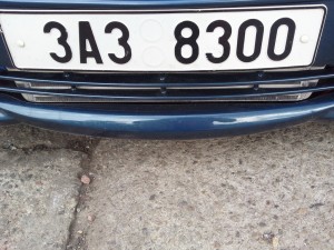 Detalnejsi foto upraveneho narazniku. Z fotek se muze zdat ze IC nesedi po sve delce presne vuci narazniku - je to tim ze naraznik na fotkach neni jeste dopasovany a drzi zatim jen na dvou sroubech.