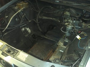 motorový prostor je řádně olejem nakonzervovaný
