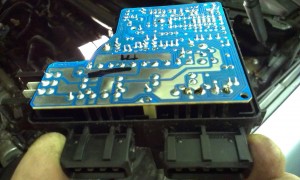 IMAG0031.jpg (445.48 KiB) Zobrazeno 10144 x Tišták na kterém jsem našel pár adeptů na studený spoj. Hlavně u jedné té pružinky která čte tu převodovku a u jedné ze zásuvek. (pájení prosím bez komentáře páč micropájku nemám jen takový starý kopáč :-) ale funguje.