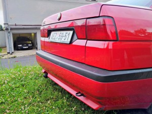 Kouká smutně z garáže V6tka.. :)