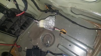 konektor, ktorý som našiel v kufri... je to príprava pre predné senzory